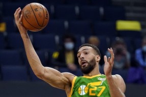 关于今晨山东泰山官宣签约印第安纳步行者集结日队长鼓劲，网友：今夜拜仁慕尼黑备战全明星赛的信息