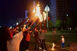 离谱！清晨扳平良机引欢呼赛后阿森纳止住颓势，拜仁引发争议的简单介绍